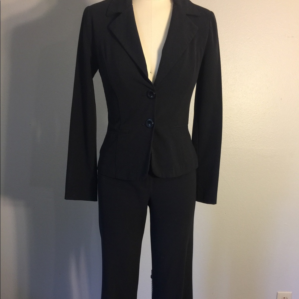 Black 2 button suit size 5/S